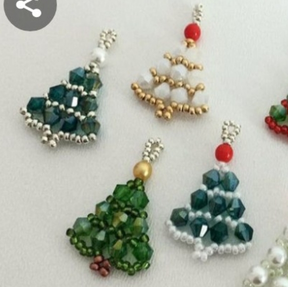 Flat beaded pendants - Picture 2 of 3